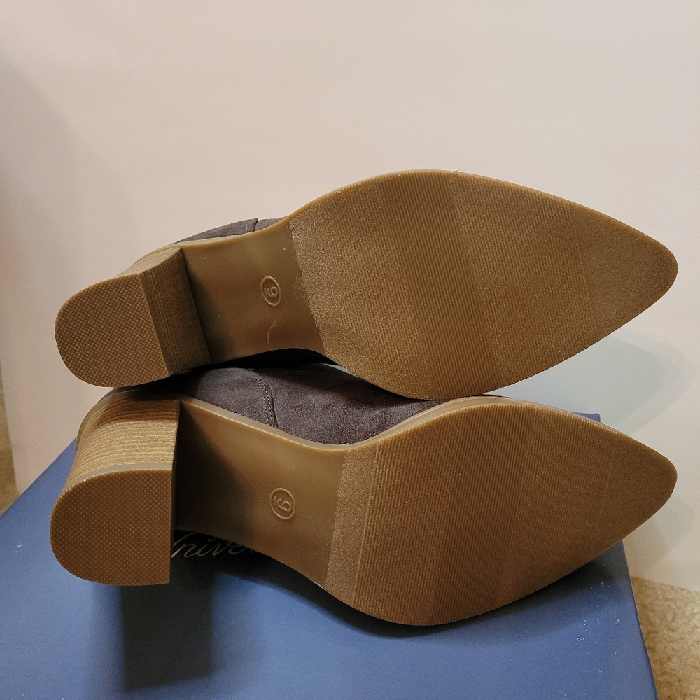Women Boots - Picture 4 of 4